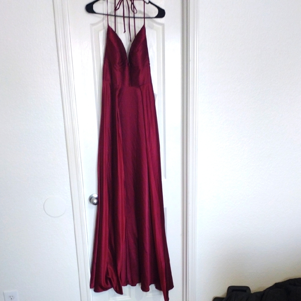 B. Darlin Elegant Burgundy Halter Dress Size 3/4